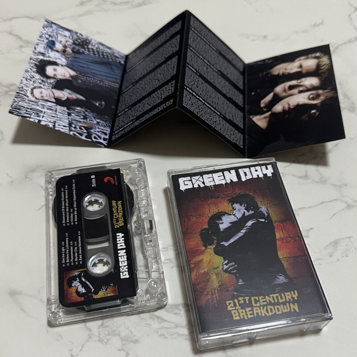 Green Day 21st Century Breakdo - огляд і ціна Audio Musically